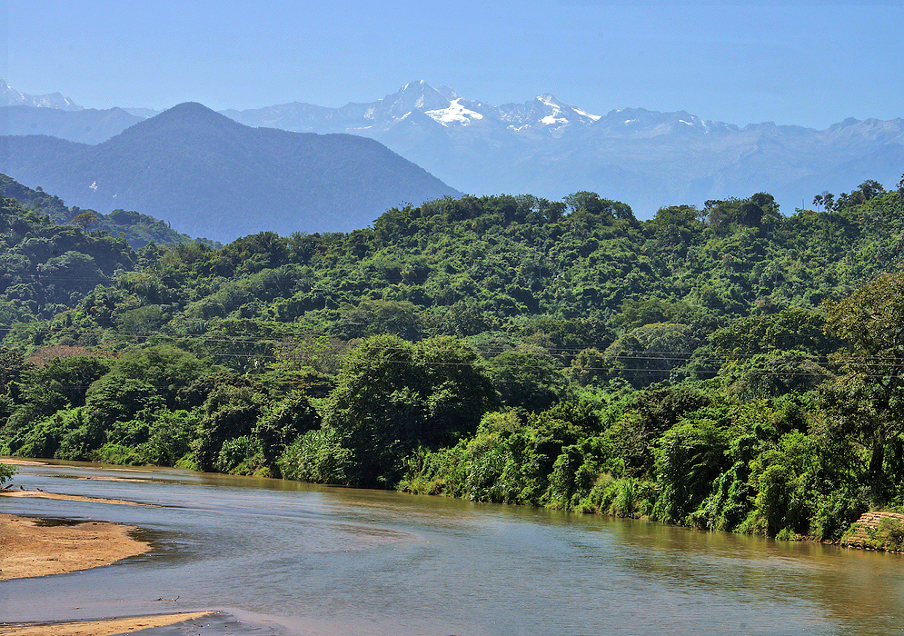 River, jungle and snow on top of Pico Simón Bolívar