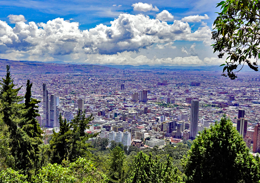 Bogota streaching along the plateau