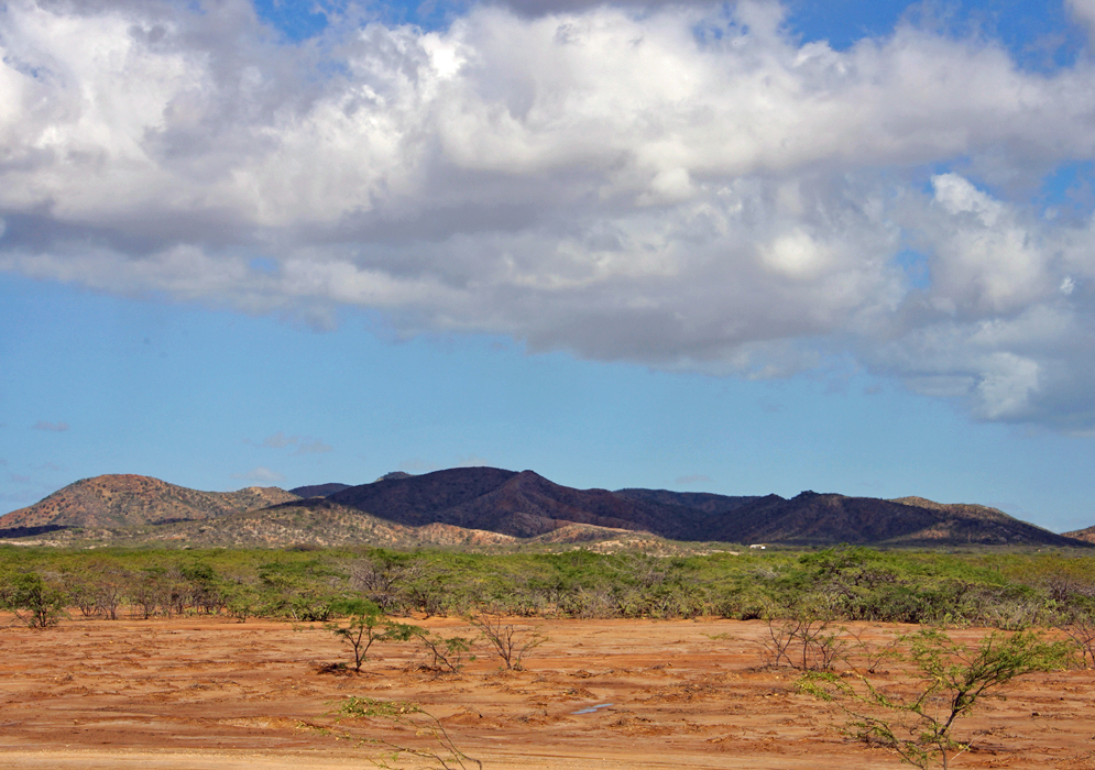 Guajira Desert with the mountains in the back