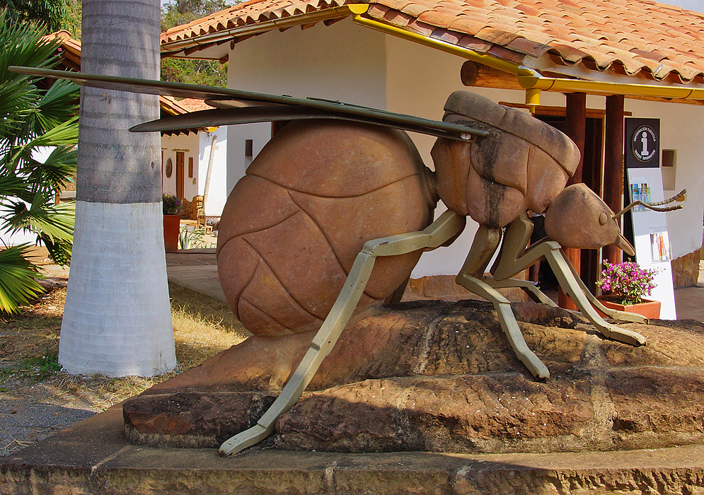 Large ant statue of big bottomed ant