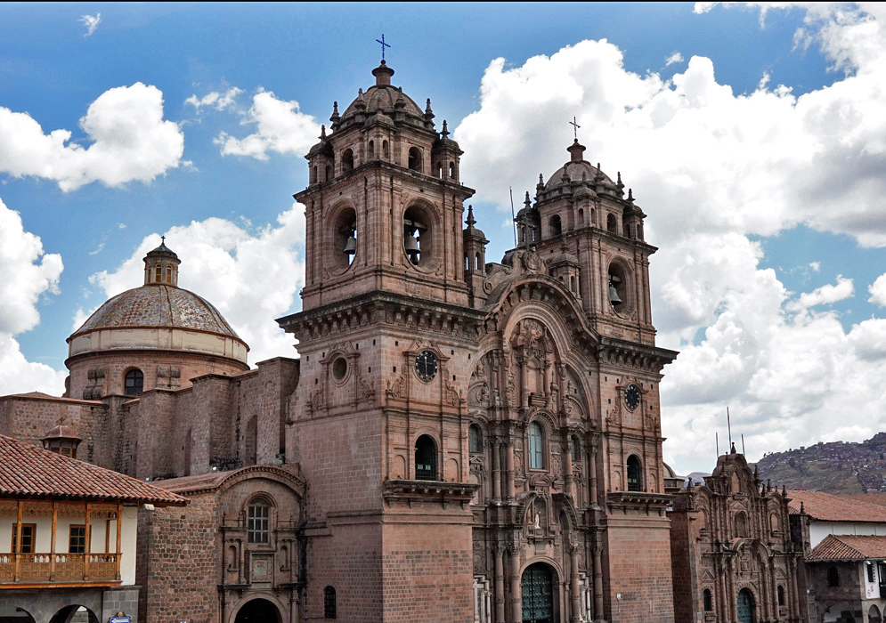 Plaza de Armas and La Compañía de Jesús, Cusco View of Cusco’s Plaza de Armas with green benches and lamp posts leading toward La Compañía de Jesús church