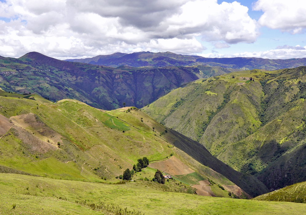 Steep ridges in the Páramo de Berlin