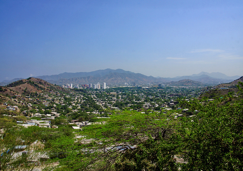 A vista of the south of Santa Marta with mountains in the background